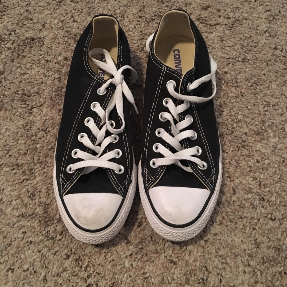 Black converse shoes